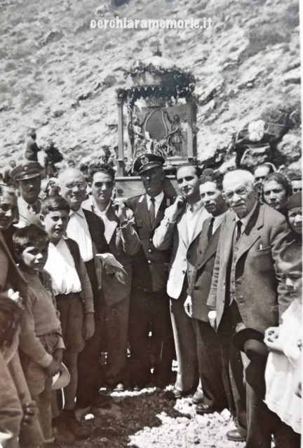 PROCESSIONE CON DON CICCIANTONIO SANTAGADA, PRESIDENTE (2)