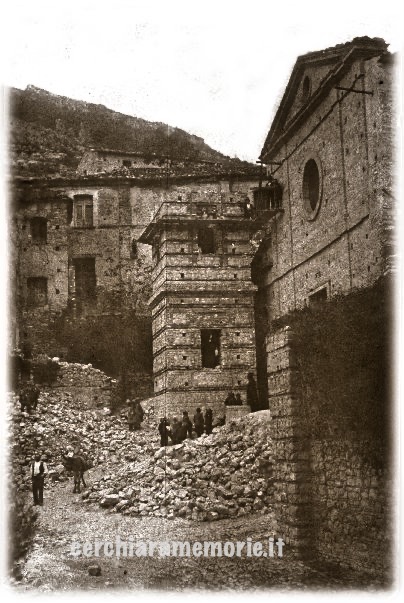 Costruzione del nuovo campanile di San Pietro